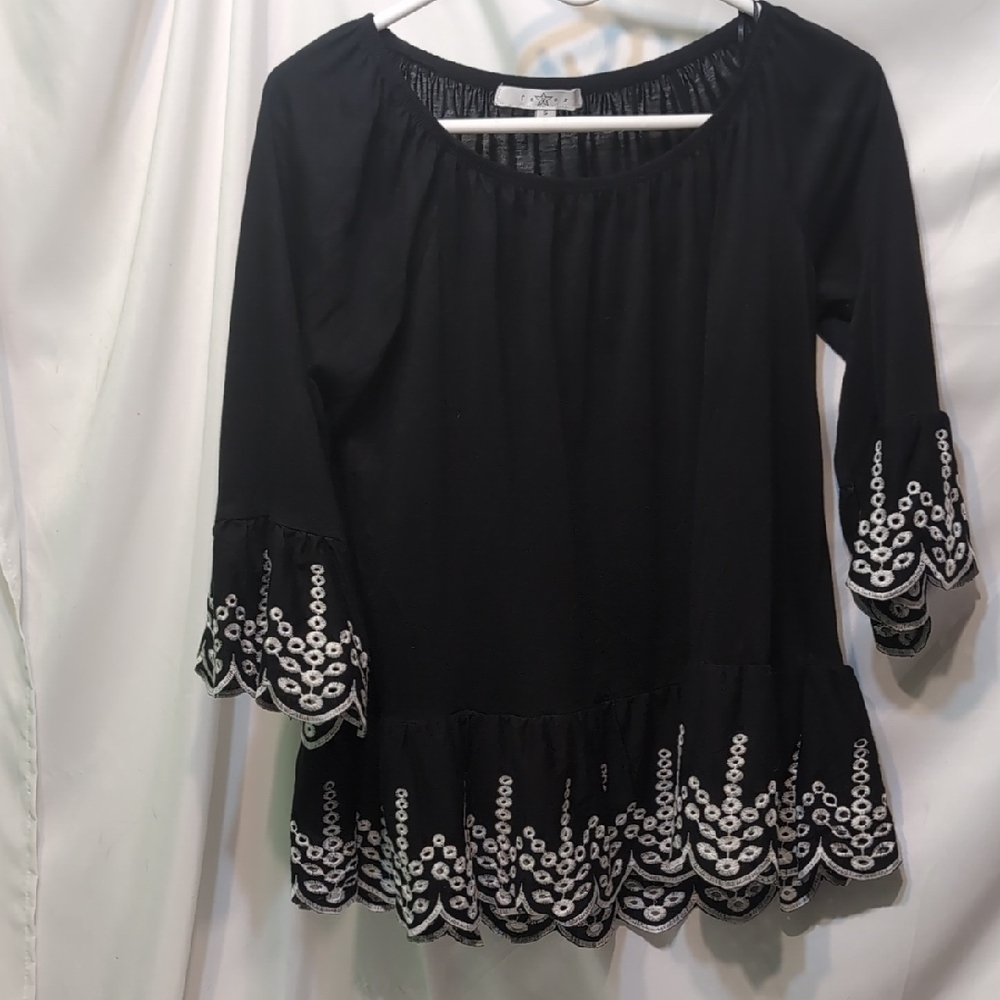 Fever Black Boho Blouse with White Embroidery Size Small NWOT